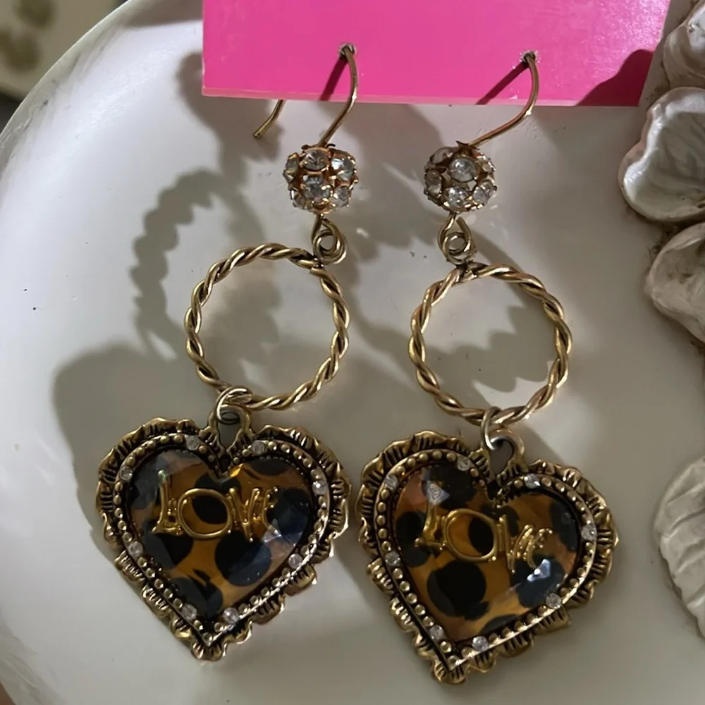 Betsey Johnson heart earrings - Picture 3 of 4